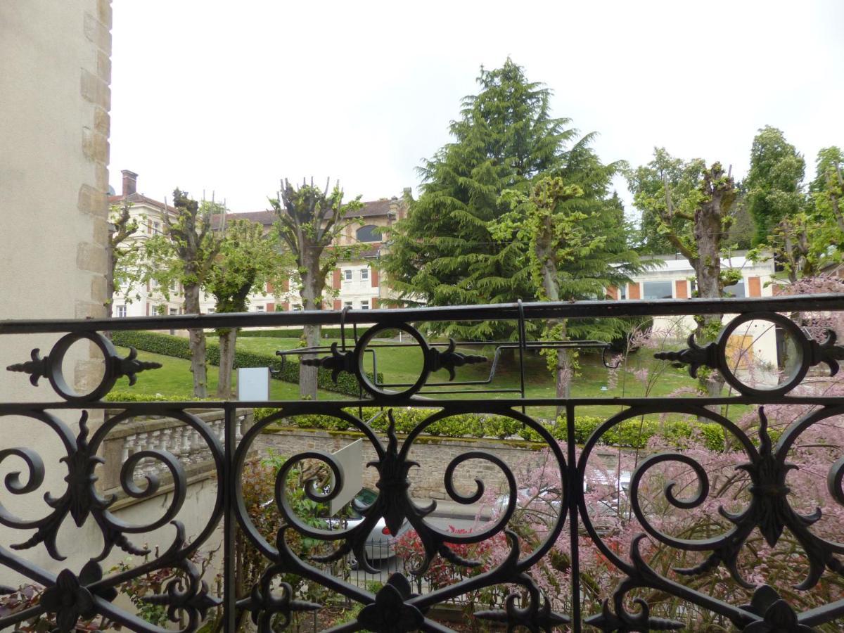 Hotel Des Thermes Bourbon-lʼArchambault Exteriör bild